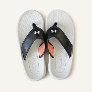 Under Armour UA Fat Tire Flip Flops Men’s 8 Gray Black Trail Sandals